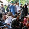 Kunjungi Pengungsi Tanah Gerak, Ning Nawal Hibur Anak-anak dengan Berbagi Mainan