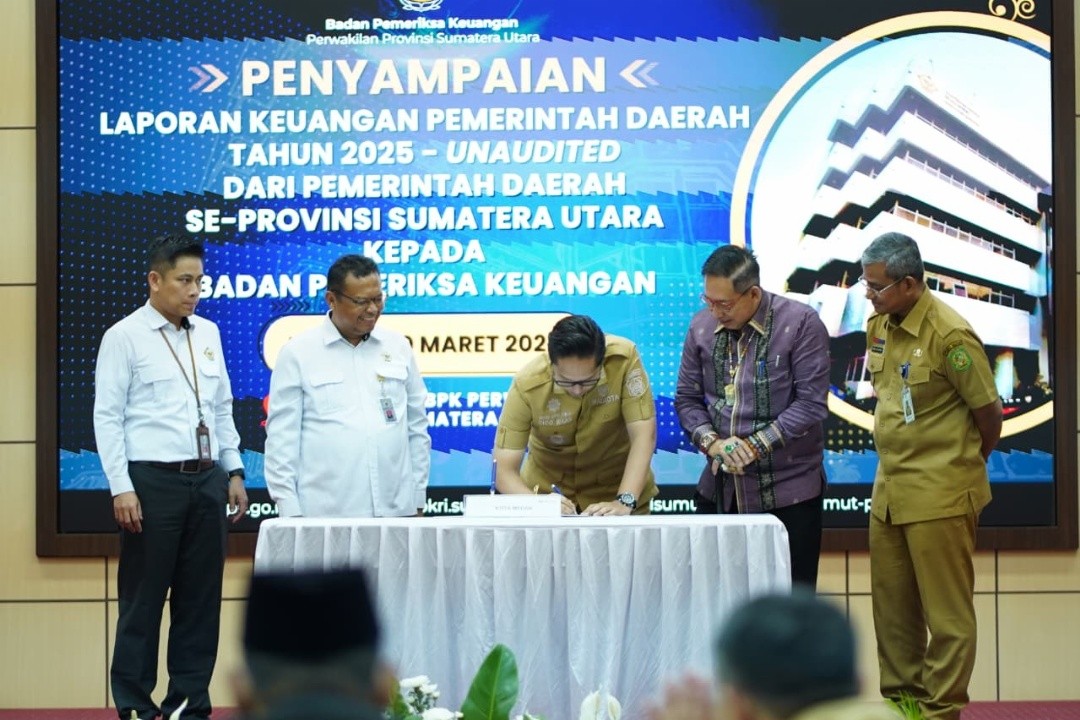 Proses serah terima berkas LKPD Tahun 205 dari Pemda se-provinsi Sumatra Utara kepada BPK RI di Kantor BPK RI Perwakilan Sumut, Senin (30/3/2026). Foto: dokumentasi