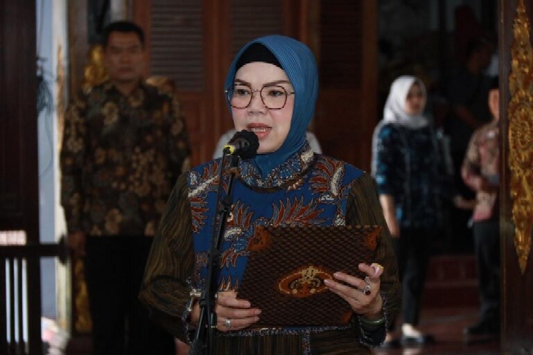 Bupati Sukoharjo Hj. Etik Suryani
