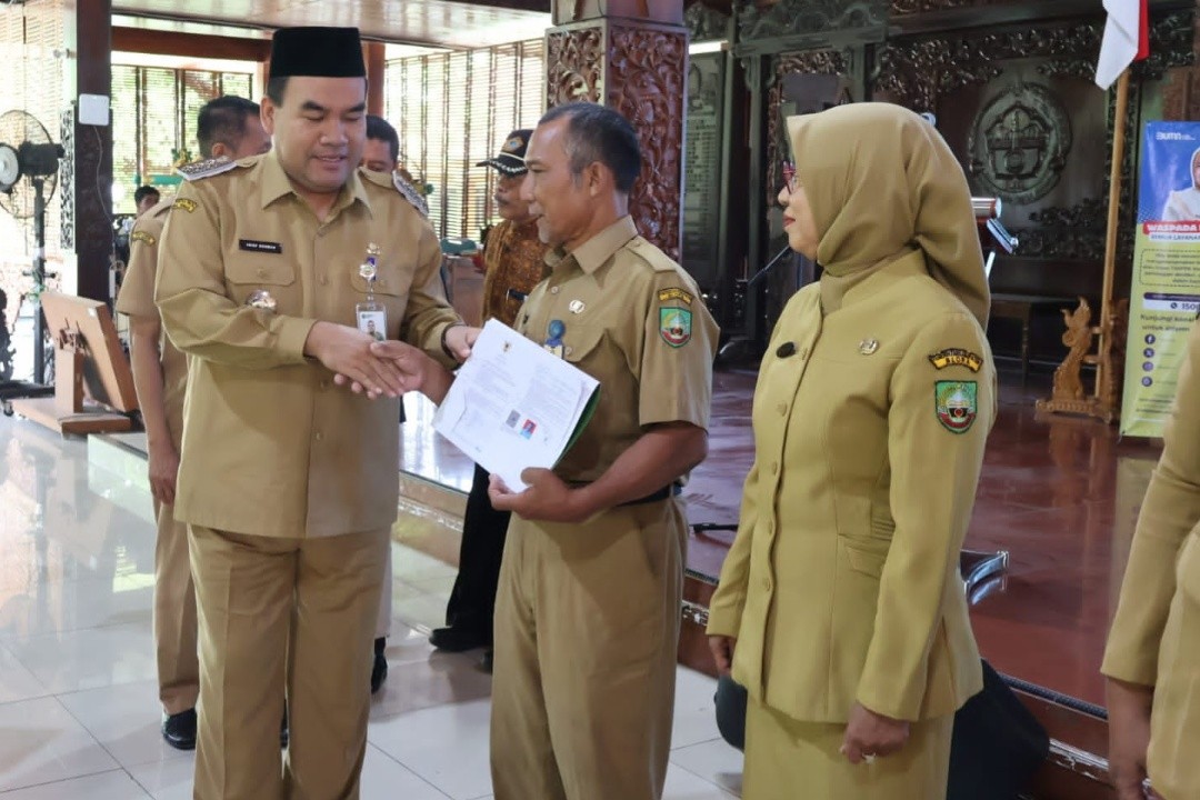 penyerahan Surat Keputusan (SK) Pensiun kepada 70 ASN di lingkungan Pemerintah Kabupaten Blora pada Selasa (31/3/2026) di Pendopo Rumah Dinas Bupati Blora, Jawa Tengah.