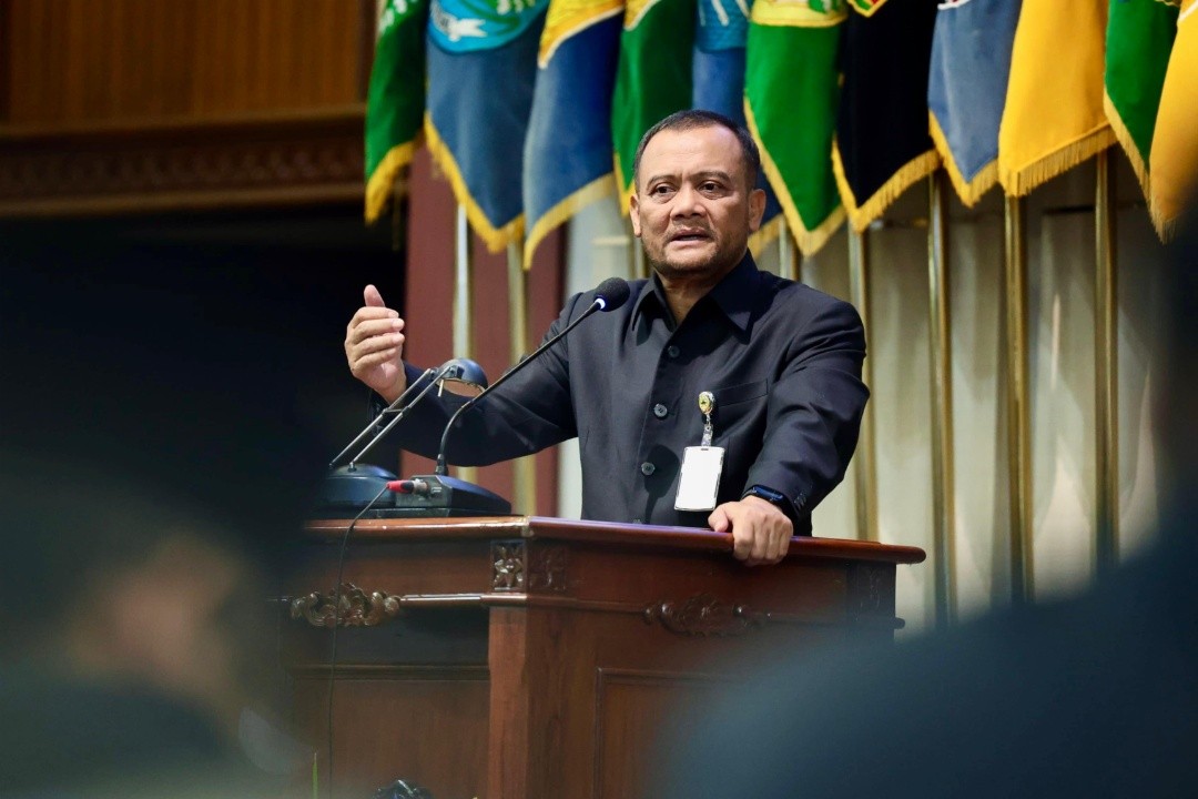 Gubernur Jateng, Ahmad Luthfi saat menyampaikan LKPJ Tahun Anggaran 2025 dalam Rapat Paripurna DPRD Jateng di Gedung Berlian, Kota Semarang, Selasa (31/3/2026).