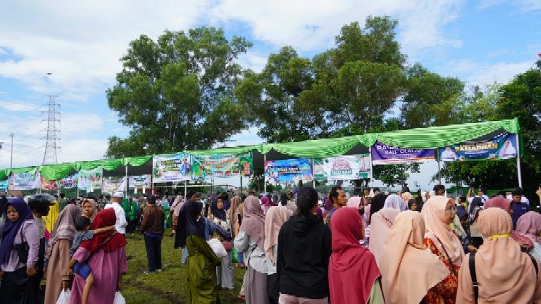 Pasar Murah Pemkab Cilacap di Lapangan Desa Karangkandri, Kecamatan Kesugihan, Kabupaten Cilacap, Jawa Tengah, Rabu (4/3/2026).