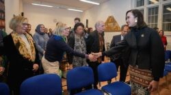 Kunjungan Kerja ke Rumah Budaya Indonesia di Jerman, Menteri Pariwisata Saksikan WNA Bermain Gamelan