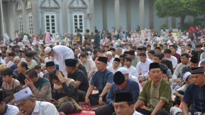 Pemkot Semarang gelar Sholat Idul Fitri di Halaman Balaikota. (dok Pemkot Semarang)
