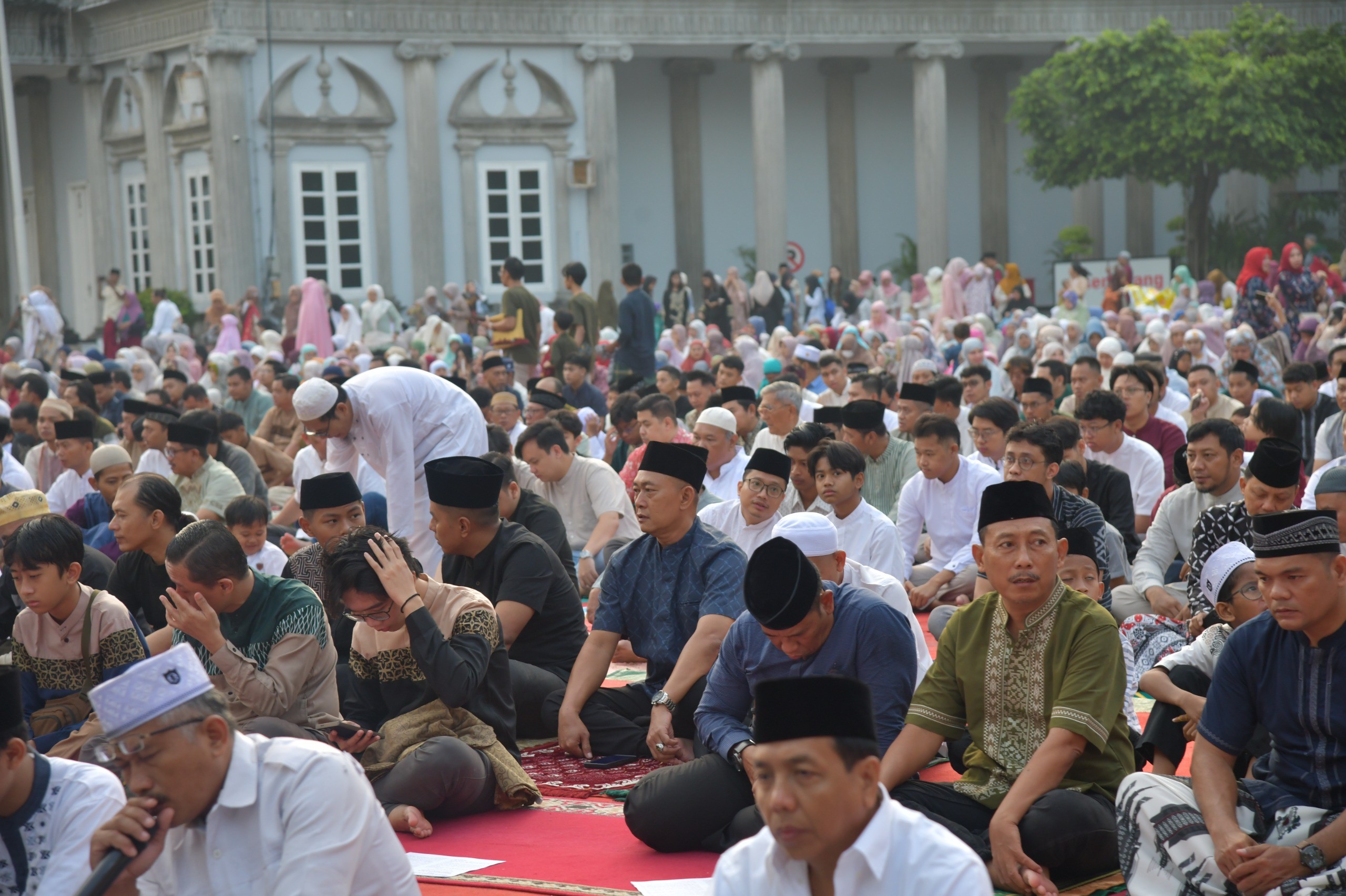 Pemkot Semarang gelar Sholat Idul Fitri di Halaman Balaikota. (dok Pemkot Semarang)