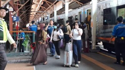 Suasana hari terahir libur lebaran di Stasiu KA Daop 4 Semarang. (dok KAI)
