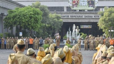 Wali Kota Semarang, Agustina Wilujeng Pramestuti pimpin Apel Pagi Terpusat yang dilanjutkan Halal Bihalal Hari Raya Idul Fitri 1 Syawal 1447 H di Halaman Balaikota Semarang. (dok Pemkot Semarang)