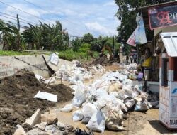 Tanggul Sungai Plumbon Jebol, Ratusan Warga Mangkang Kulon Terdampak