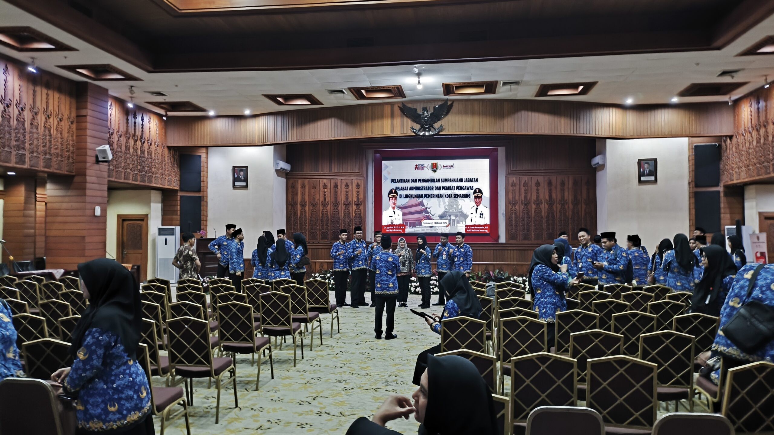Suasana setelah pelantikan 354 pejabat di lingkungan Pemerintah Kota Semarang. (dok Alan Henry)