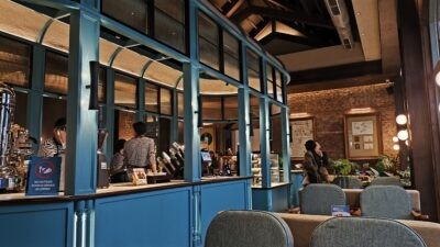 Brand coffee shop lokal Djournal resmi membuka gerai Djournal at Skola Kota Lama Semarang. (dok Alan Henry)