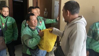 KNPI Banjarnegara bagikan 1.300 Paket Sembako dalam kegiatan bebagai di bulam Ramadan. (dok Istimewa)