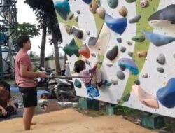 Bocah 6 Tahun Ini Pilih Panjat Tebing Saat Ngabuburit, Alasannya Bikin Senyum