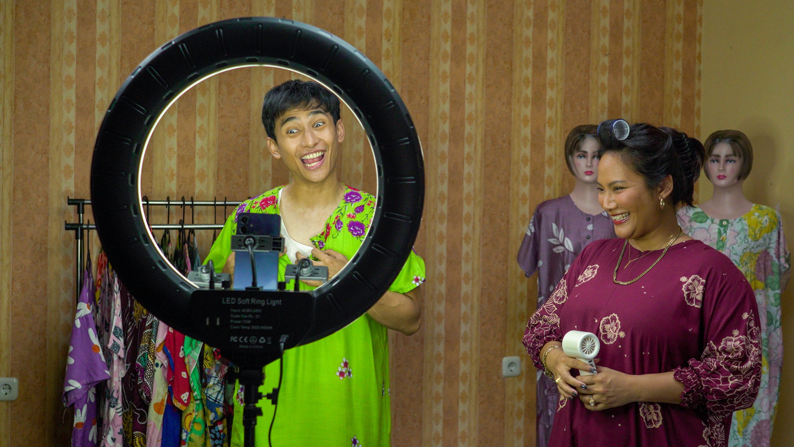 Ardit Erwandha saat memerankan tokoh utama bernama Arga di film Tunggu Aku Sukses Nanti. (dok Istimewa)