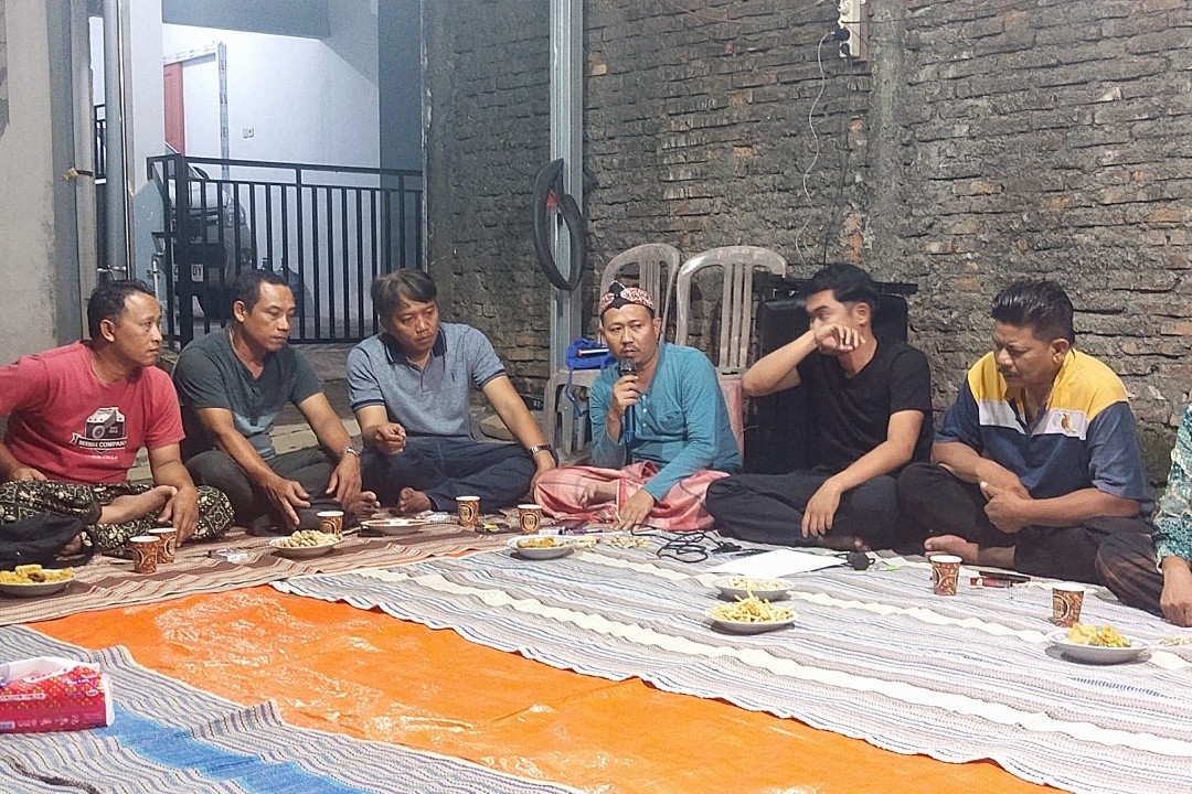 Suasana rapat koordinasi kegiatan Ruwatan Tanjakan Silayur di RW 04 Silayur Lawas Duwet Kelurahan Bringin, Ngaliyan. Foto: dokumentasi/istimewa