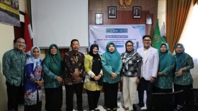 Ketua TP PKK Kabupaten Penajam Paser Utara beserta jajaran dan Sekretaris Dinas Kesehatan berfoto bersama disela CKG. Foto: dokumentasi