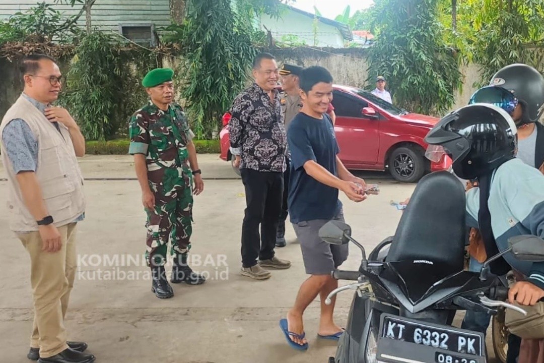 TPID Kabupaten Kutai Barat saat melakukan sidak di salah satu SPBU. Foto: dokumentasi