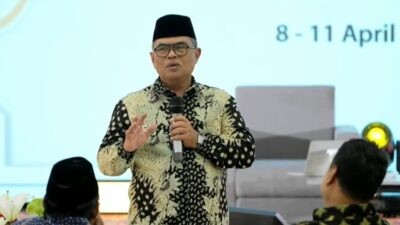 Direktur Jenderal Pelayanan Haji, Ian Heriyawan saat diskusi panel pada agenda Rapat Kerja Nasional (Rakernas) Konsolidasi Penyelenggaraan Ibadah Haji Tahun 1447 H/2026 M di Asrama Haji Kelas I Tangerang. Foto: dokumentasi