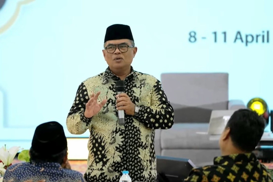 Direktur Jenderal Pelayanan Haji, Ian Heriyawan saat diskusi panel pada agenda Rapat Kerja Nasional (Rakernas) Konsolidasi Penyelenggaraan Ibadah Haji Tahun 1447 H/2026 M di Asrama Haji Kelas I Tangerang. Foto: dokumentasi