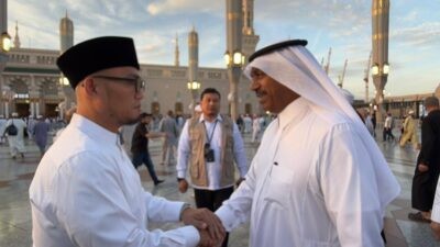Wakil Menteri Haji dan Umrah Arab Saudi, Abdulfattah bin Sulaiman Mashat bersama Wamenhaj RI Dahnil Anzar Simanjuntak di Madinah. Foto: dokumentasi