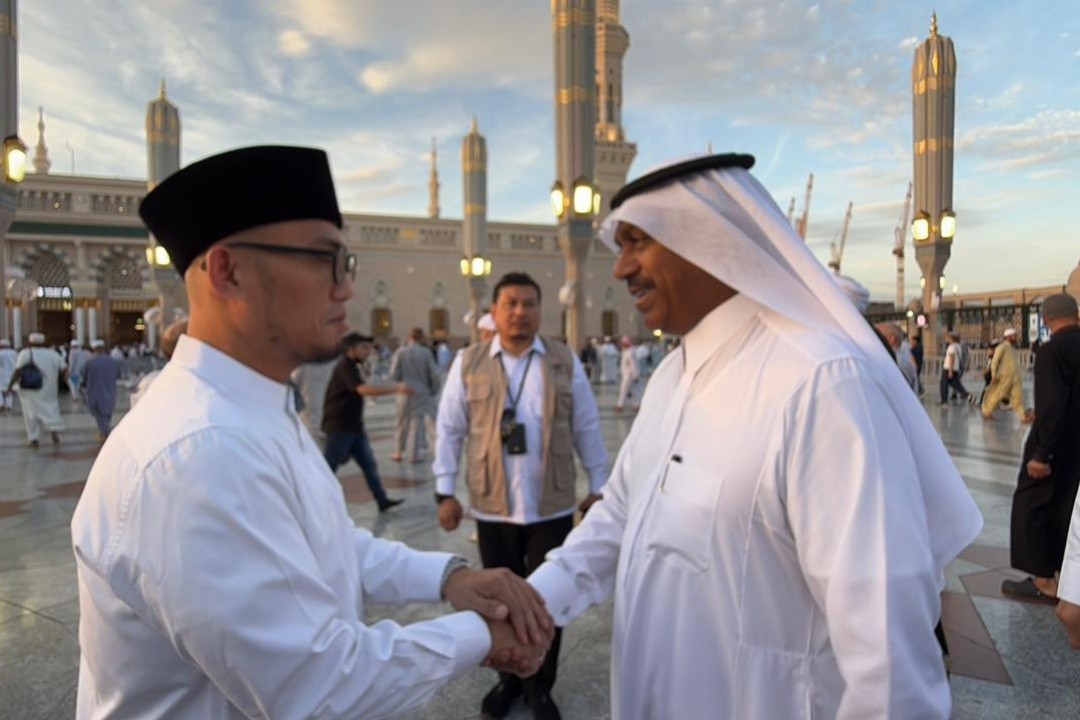 Wakil Menteri Haji dan Umrah Arab Saudi, Abdulfattah bin Sulaiman Mashat bersama Wamenhaj RI Dahnil Anzar Simanjuntak di Madinah. Foto: dokumentasi