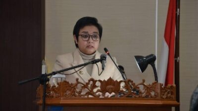 Bupati Cilacap Ammy Amalia Fatma Surya saat menyampaikan LKPJ Bupati Cilacap tahun 2025 dalam rapat paripurna DPRD Kabupaten Cilacap. Foto: dokumentasi