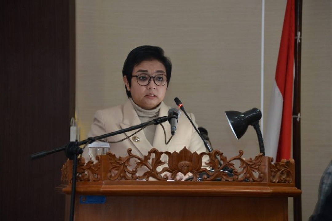 Bupati Cilacap Ammy Amalia Fatma Surya saat menyampaikan LKPJ Bupati Cilacap tahun 2025 dalam rapat paripurna DPRD Kabupaten Cilacap. Foto: dokumentasi