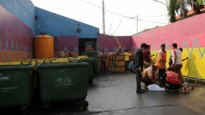 Penertiban pemulung di salah satu TPS. Foto: dokumentasi