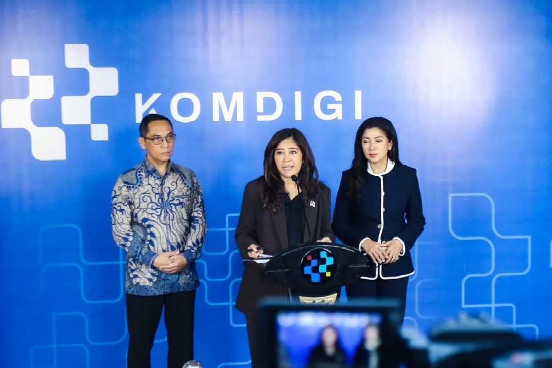 Menteri Komunikasi dan Digital Meutya Hafid saat Konferensi Pers di Kantor Kementerian Komdigi, Jakarta Pusat, Selasa (14/4/2026).