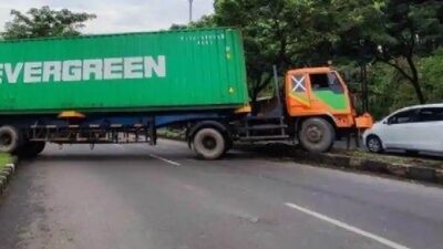 Kecelakaan di tanjakan Silayur Ngaliyan Semarang. Foto: istimewa