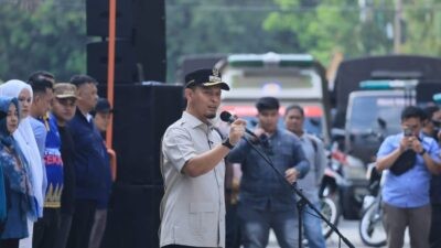 Wali Kota Agung saat memberikan arahan di Kantor Satpol PP Pekanbaru, Riau. Foto: dokumentasi