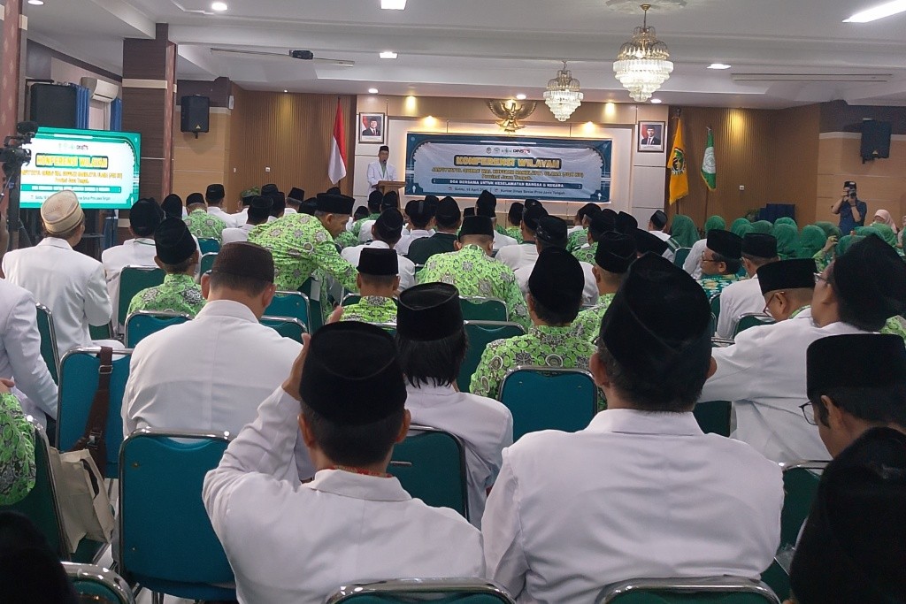Ketua PW JQHNU Jawa Tengah, Prof. Dr. Ali Imron AH saat menyampaikan sambutan pembukaan Konferwil JQHNU di aula Dinas Sosial Jateng, Sabtu (18/4/2026). Foto: Rifqi/Lingkar.co