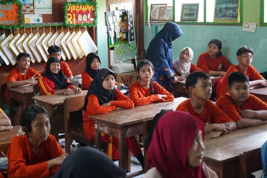 Ilustrasi pendampingan belajar di sebuah sekolah. Foto: dokumentasi/istimewa