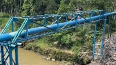 Jembatan rusak bekas perlintasan kereta api era kolonial di Gang Damai Jalan Adi Sucipto, Kecamatan Medan Polonia, Kota Medan. Foto: istimewa