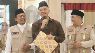 Wakil Ketua Komisi VIII DPR RI, Singgih Januratmoko saat menyampaikan sambutan dalam keberangkatan kloter perdana jemaah haji dari Embarkasi Yogyakarta International Airport (YIA).