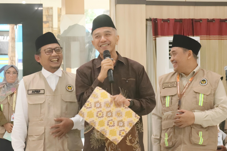 Wakil Ketua Komisi VIII DPR RI, Singgih Januratmoko saat menyampaikan sambutan dalam keberangkatan kloter perdana jemaah haji dari Embarkasi Yogyakarta International Airport (YIA).