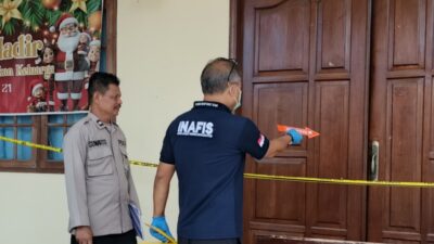 Petugas Polres Semarang saat melakukan olah TKP salah satu gereja di Kecamatan Getasan, Kabupaten Semarang. Foto: istimewa