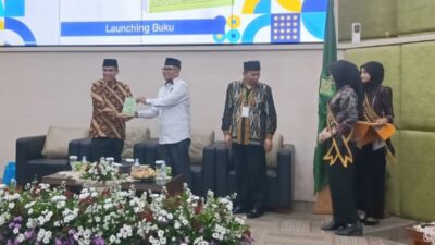 Peluncuran buku Asosiasi Dosen Pergerakan di UIN Walisongo Semarang. Foto; istimewa