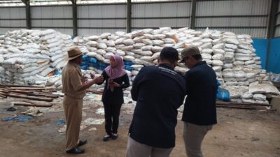 Stok garam di Gedung Garam Nasional Desa Kedungkarang, Kecamatan Wedung