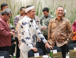 Dikabarkan Hubungan Retak, Ahmad Luthfi dan KDM Ngobrol Akrab Penuh Canda Tawa