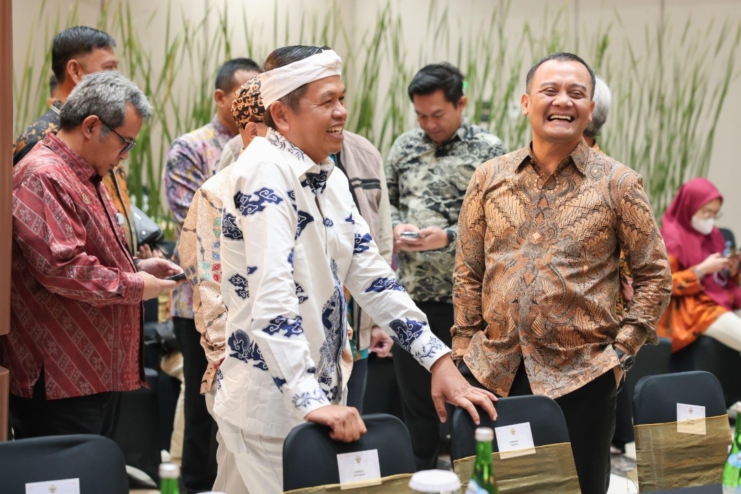 Momen akrab Gubernur Jawa Tengah, Ahmad Luthfi dengan Gubernur Jawa Barat, Dedi Mulyadi (KDM), saat menghadiri Entry Meeting Pemeriksaan LKPD 2025 di Gedung BPK RI, Kamis (2/4/2026). Foto: dokumentasi