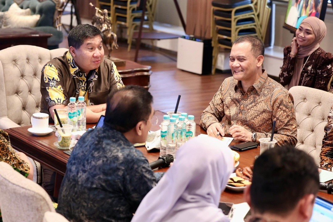 Menteri PKP, Maruarar Sirait saat bertemu Ahmad Luthfi di Kantor Kementerian PKP, Jakarta, Kamis (2/4/2026).