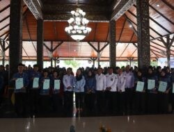 102 Orang Terima SK PNS Jabatan Fungsional Pemkab Brebes