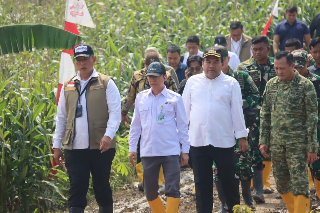 Direktur Utama Perum Bulog, Letjen TNI (Purn.) Ahmad Rizal Ramdhani, saat melakukan kunjungan kerja di daerah Blora, Jumat (3/4/2026).