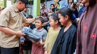 Gubernur Jawa Tengah Ahmad Luthfi saat meninjau lokasi posko pengungsian di Kecamatan Guntur Kabupaten Demak Foto: dokumentasi