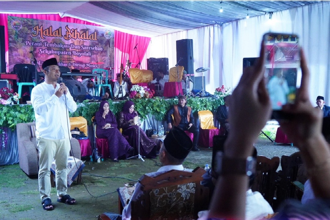 Bupati Boyolali Agus Irawan saat menghadiri acara Halal Bihalal APTI di Dukuh Karangtalun, Desa Ngagrong Kecamatan Gladagsari, Jum'at (3/4/2026). Foto: dokumentasi