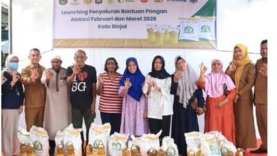 Penyaluran bantuan pangan Pemkot Binjai. Foto: dokumentasi/istimewa
