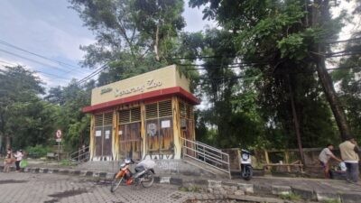 Halte BRT Trans Semarang di depan pintu masuk ke Semarang Zoo. Foto: istimewa