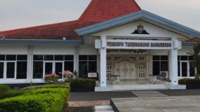 Kantor Pemkab Kendal. Foto: Yoedhi/Lingkar.co