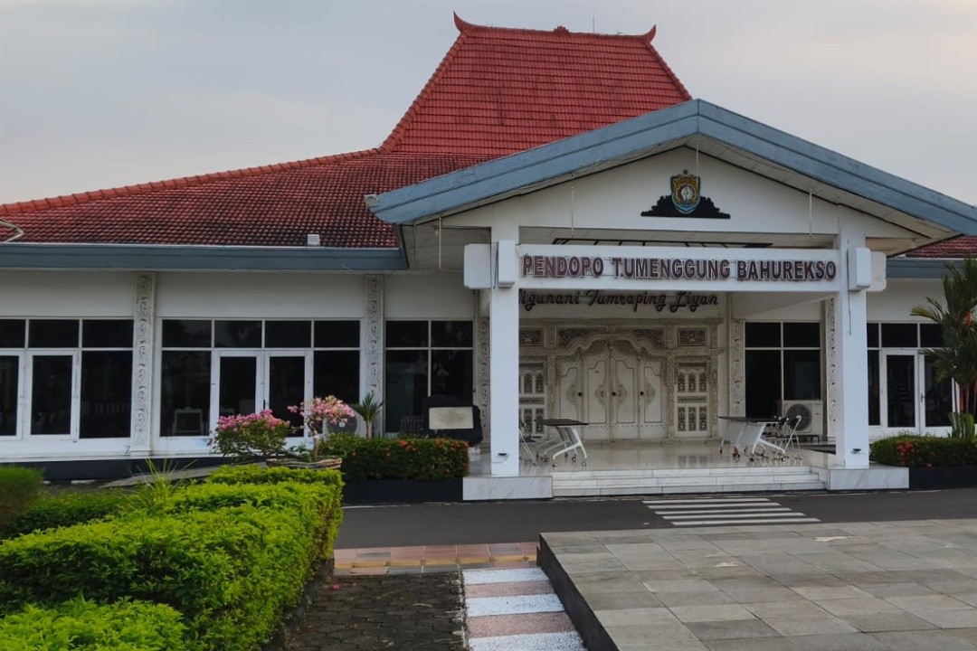 Kantor Pemkab Kendal. Foto: Yoedhi/Lingkar.co