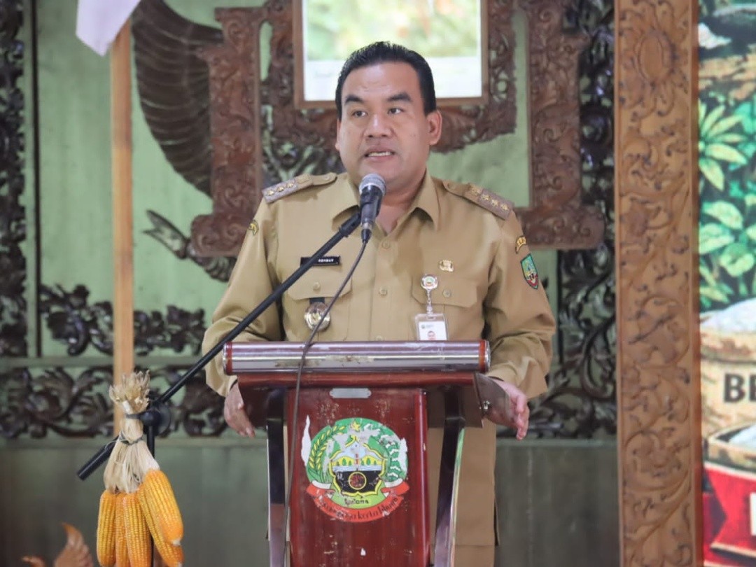 Bupati Blora Arief Rohman saat menghadiri Halalbihalal Lembaga Pendamping Perhutanan Sosial Perkumpulan Rejo Semut Ireng Kabupaten Blora di Pendopo Kabupaten. Foto: dokumentasi